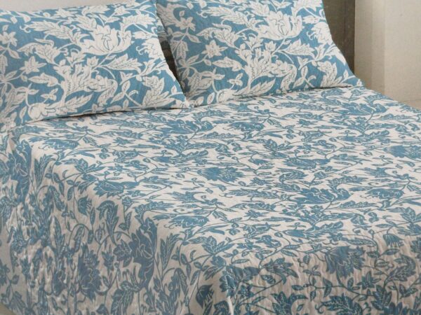 Colcha bouti verano cama 135 flores azul/blanco