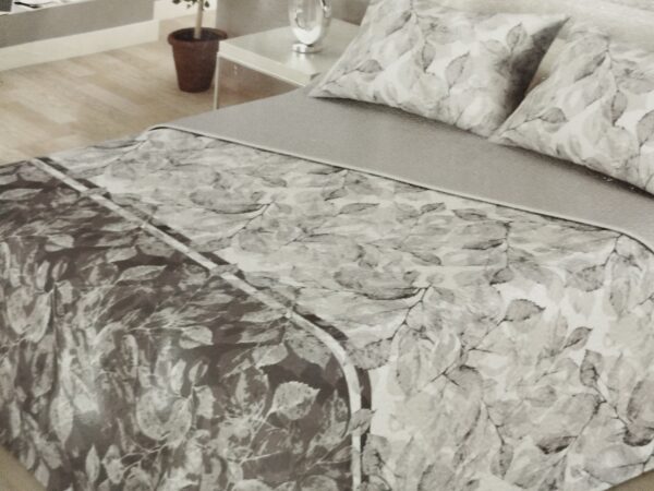 COLCHA BOUTI HOJAS GRIS CAMA 150