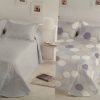 Colcha azul y blanca
