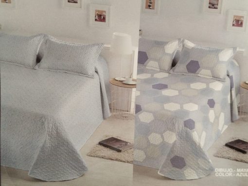 Colcha azul y blanca