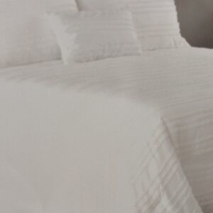COLCHA BOUTI LISA BLANCA  DETALLES EN RELIEVE 150