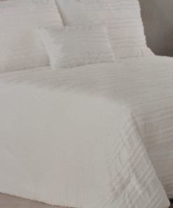 COLCHA BOUTI LISA BLANCA  DETALLES EN RELIEVE 150