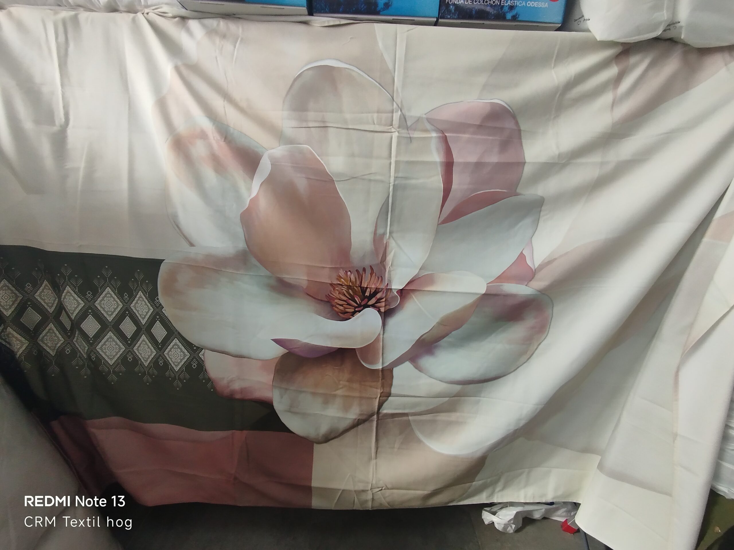 Mantel-tapete de sarga 100% algodón 1.55 x 2.40 m GRAN FLOR CENTRAL