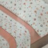 Juego de sábanas cama 180 coralina  florecita rosa